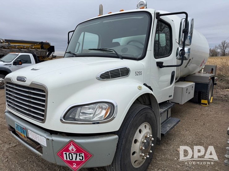 2009-freightliner-lp-truck-(dr12787-unit-5255)-image-4