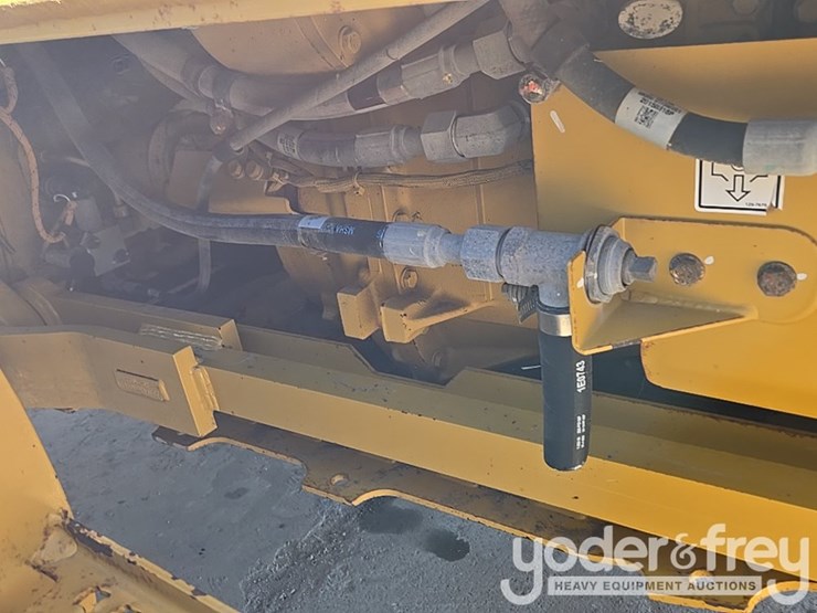 2016-caterpillar-120m2-image-95