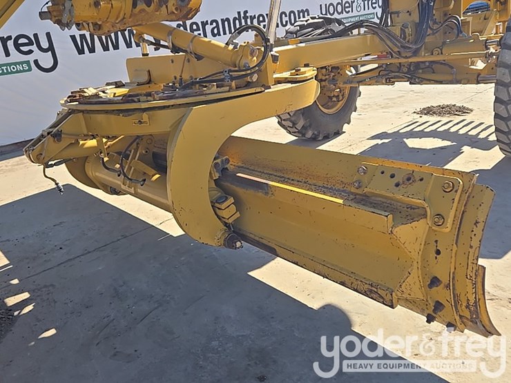 2016-caterpillar-120m2-image-48