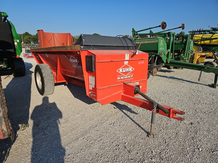 #203718-•-knight-8114-manure-spreader-image-12
