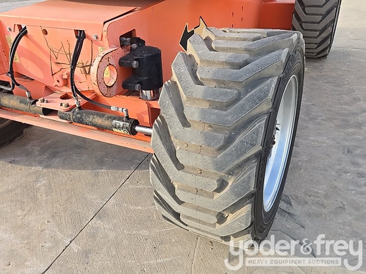 2014-jlg-800aj-image-45