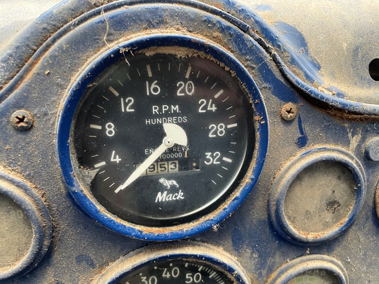 #1250-•-1963-mack-b53s-cab-and-chassis-(has-wi-title)-image-27