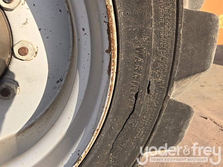 2014-jlg-800aj-image-63