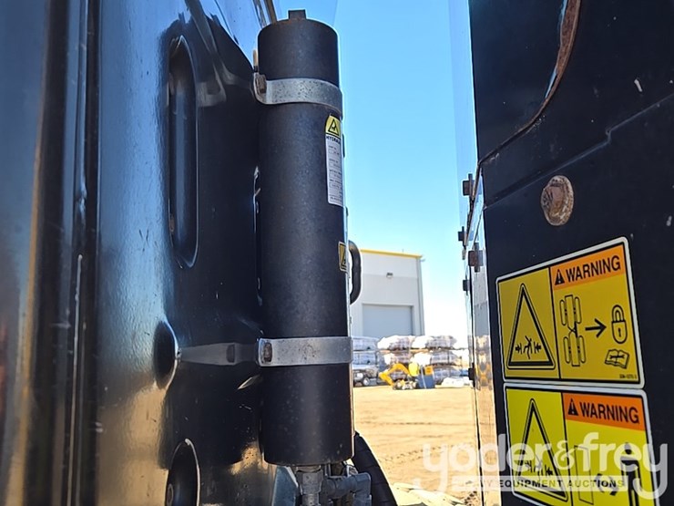 2016-caterpillar-120m2-image-93