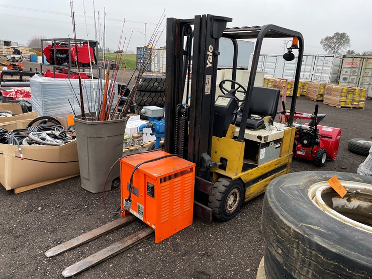 #1094-•-yale-3,000lbs-electric-forklift-image-1