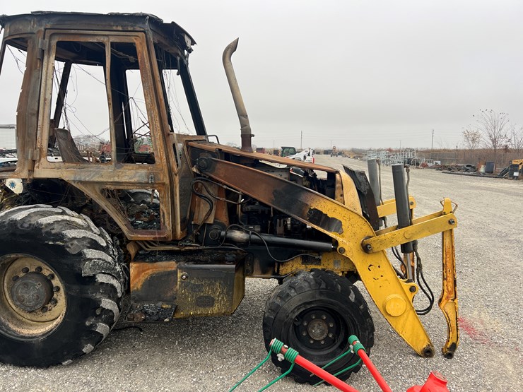 new-holland-u80b-image-8