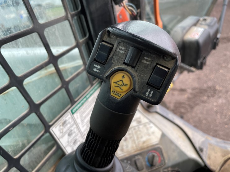 2014-bobcat-s530-image-29