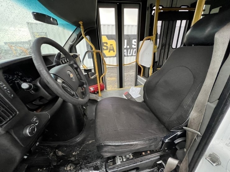 2014-chevrolet-express-paratransit-bus-image-20