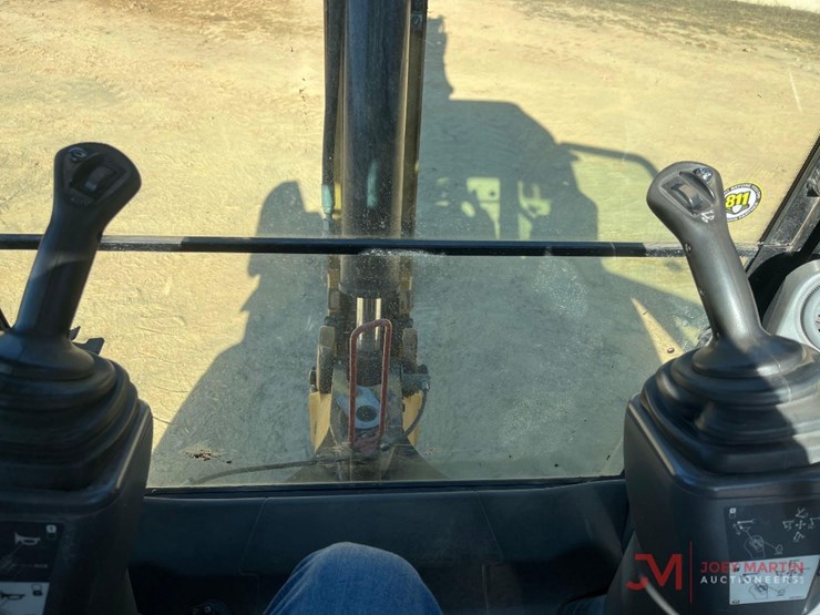 2017-caterpillar-420f-it-image-30