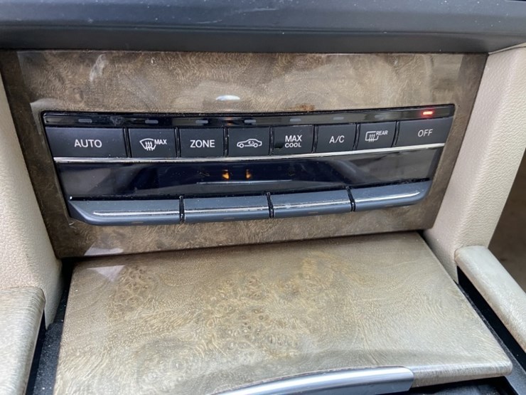 2011-mercedes-benz-e350-awd-sedan-image-24