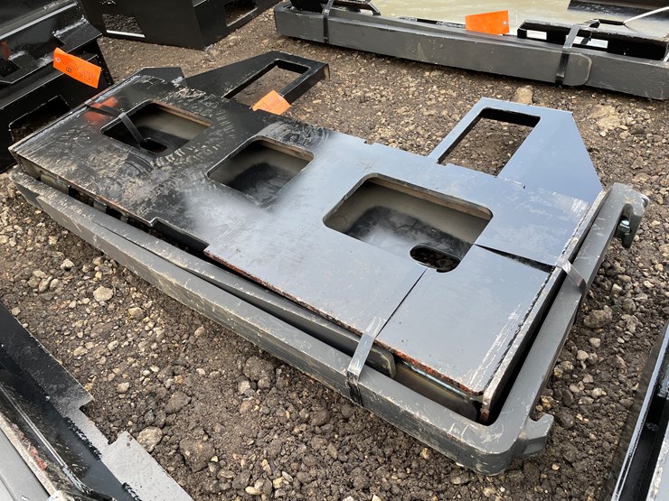 #1215-•-skidsteer-pallet-forks-image-3