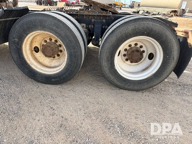 2006-freightliner-day-cab-truck-(gp12099,-unit-802)-image-30