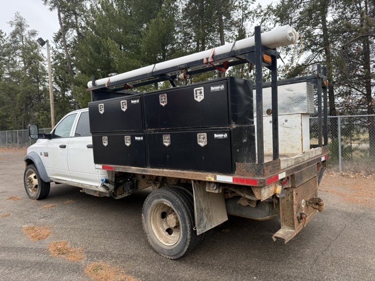 #1837-•-2011-ram-5500-4x4-flatbed-truck-image-4