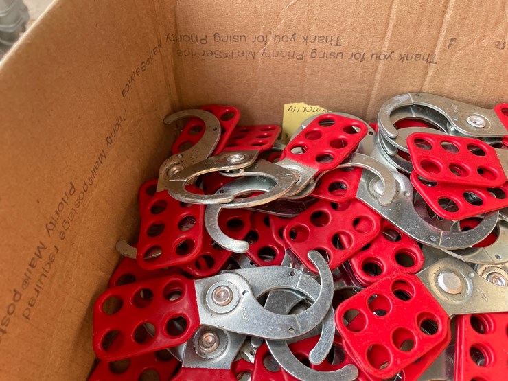 #4270-•-box-of-lockout-hasps-image-4