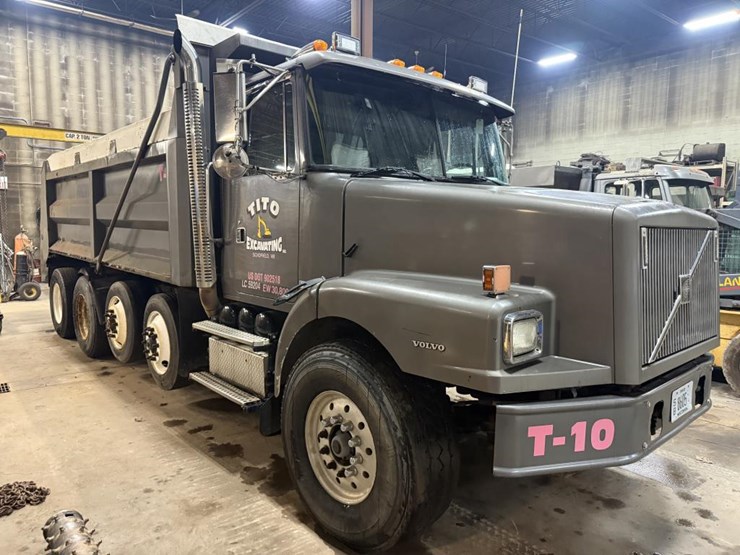 #1042-•-2000-volvo-quad-axle-dump-truck-image-2