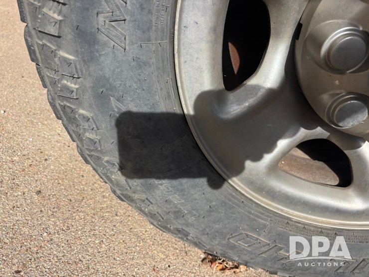 2004-dodge-2500-image-15