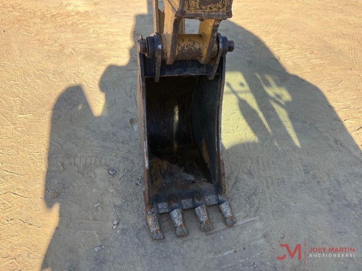 2017-caterpillar-420f-it-image-20