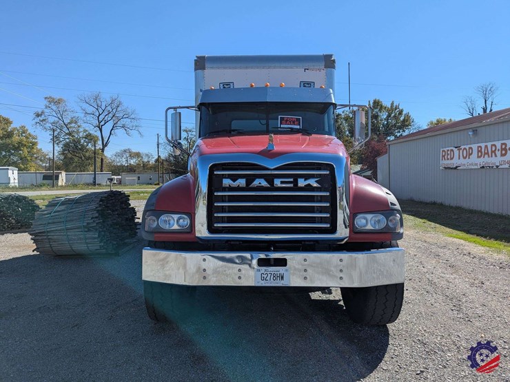 2016-mack-granite-gu713-image-11
