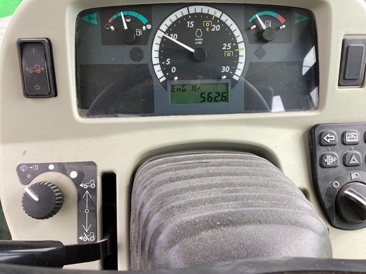 john-deere-4044r-image-5