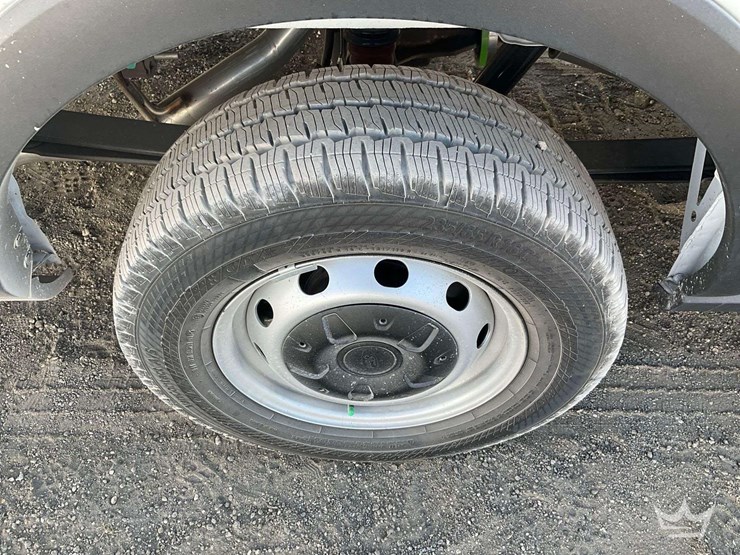 2025-ford-transit-image-26