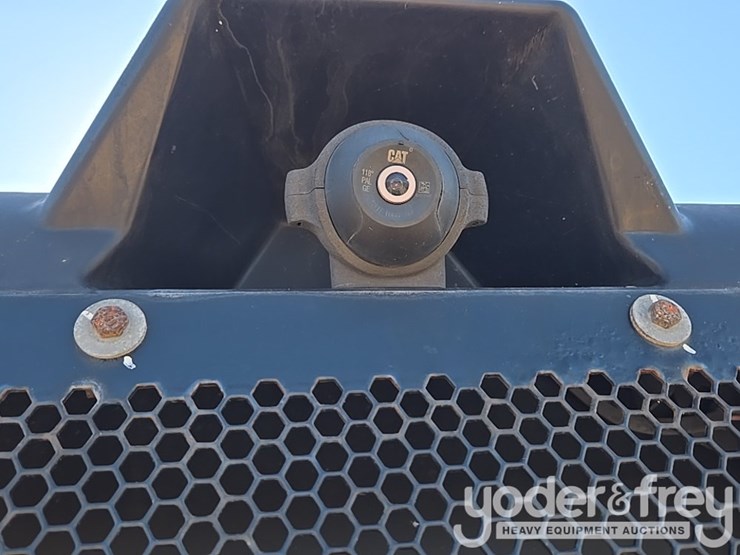 2016-caterpillar-120m2-image-252