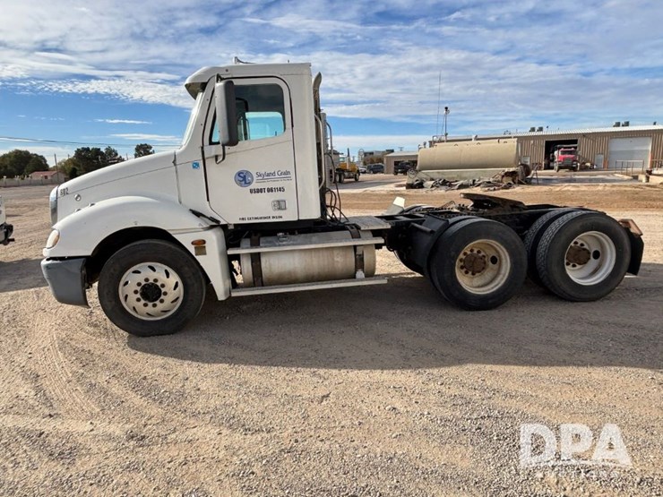 2006-freightliner-day-cab-truck-(gp12099,-unit-802)-image-11