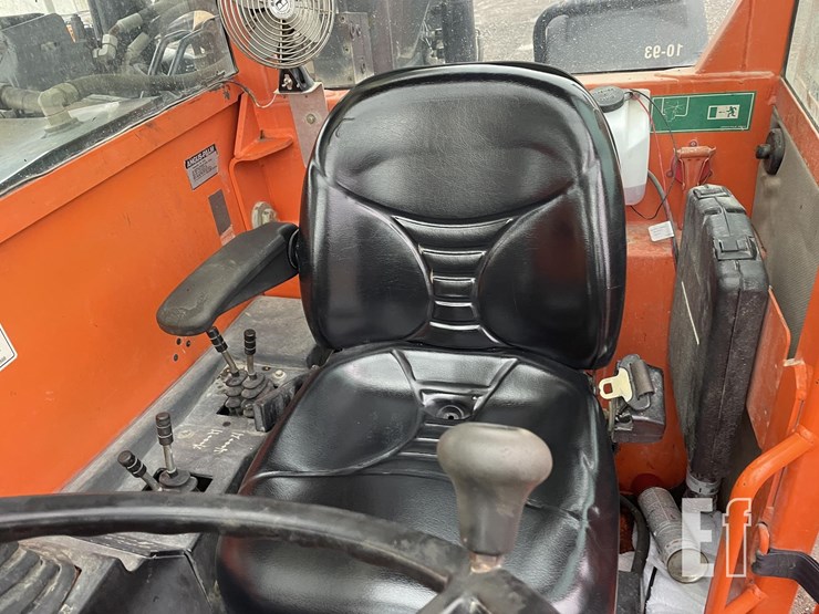 2011-jlg-g10-55a-image-16