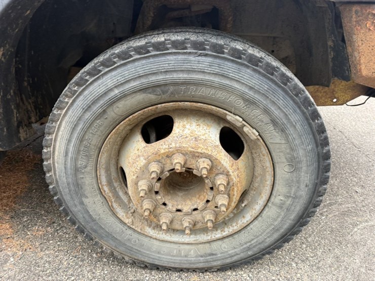 #1837-•-2011-ram-5500-4x4-flatbed-truck-image-52