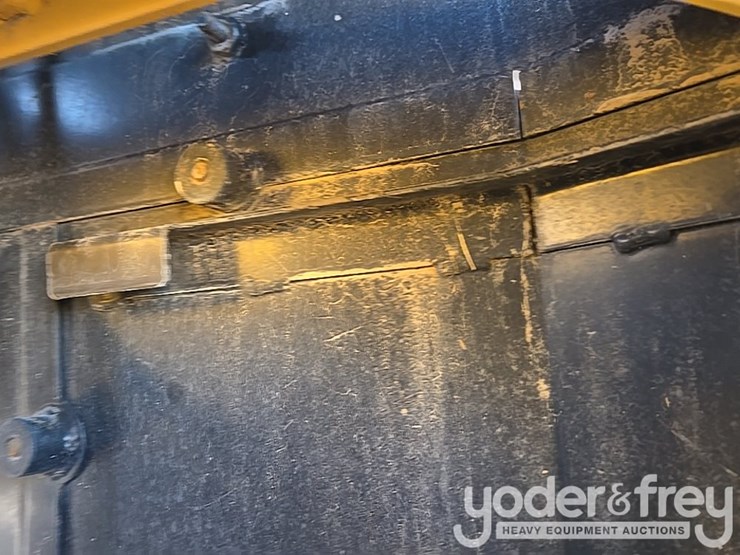 2016-caterpillar-120m2-image-201