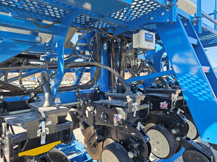 2012-kinze-3600-image-13