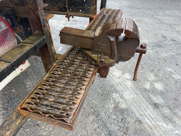 2012-hino-268-image-19