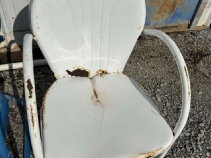 2-x-vintage-metal-chairs-image-3