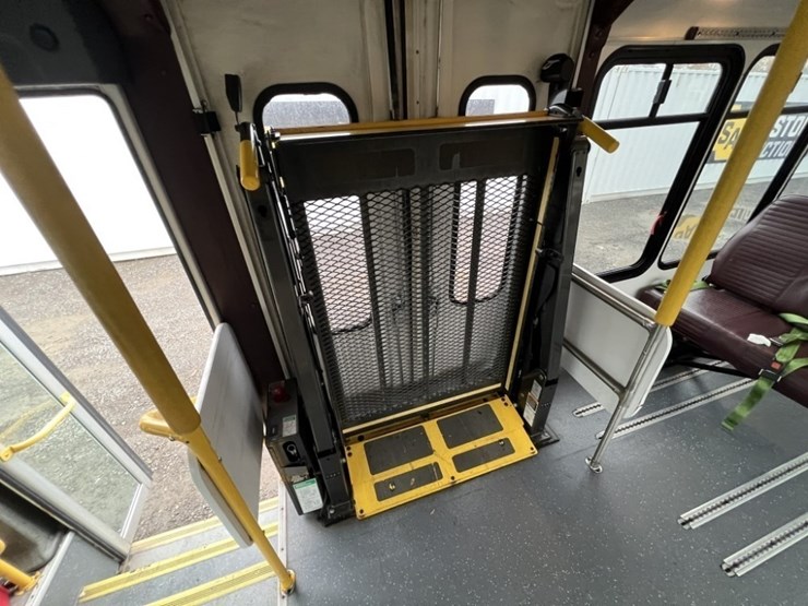 2014-chevrolet-express-paratransit-bus-image-24