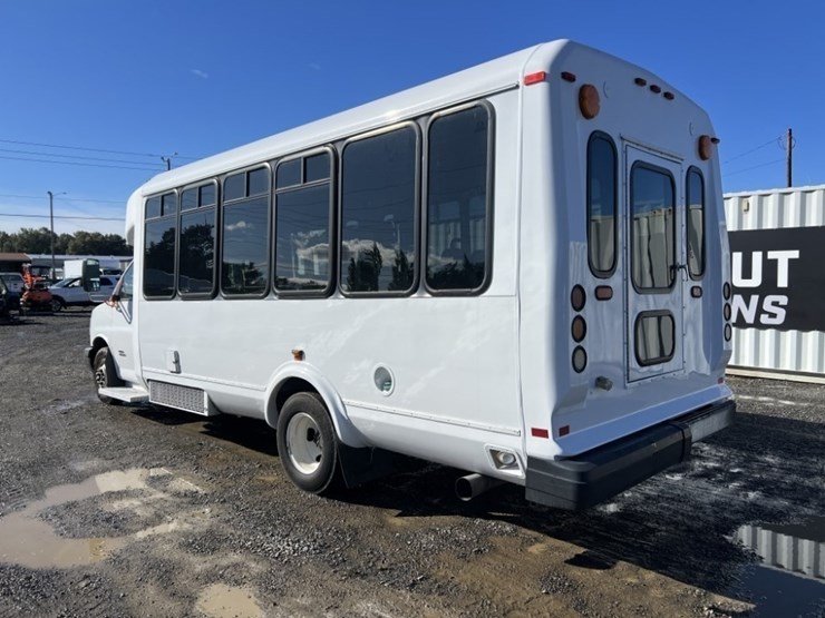 2014-chevrolet-express-paratransit-bus-image-6