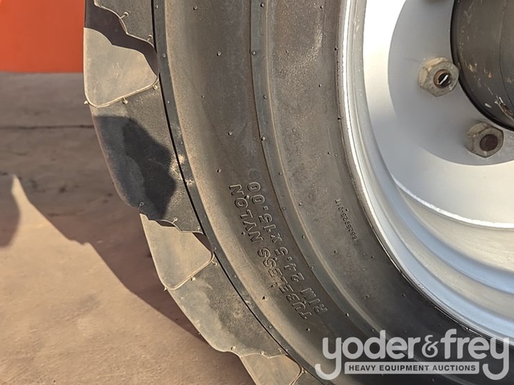 2014-jlg-800aj-image-71