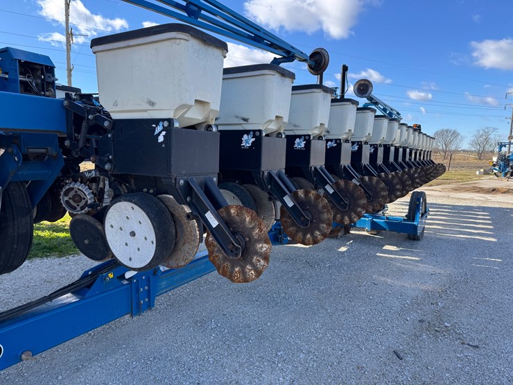 2014-kinze-3600-image-3