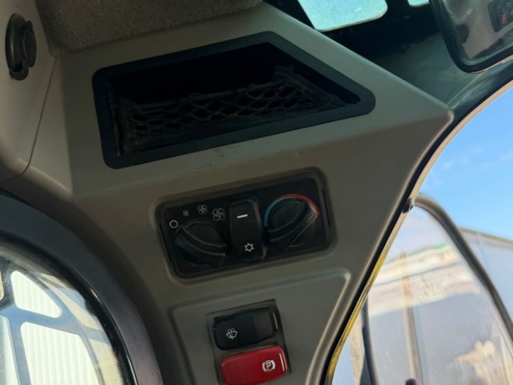 2022-caterpillar-299d3-xe-image-67