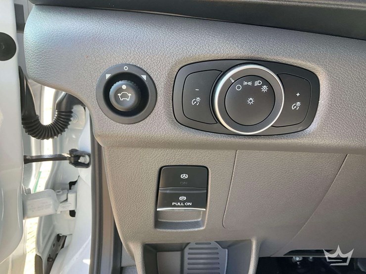 2025-ford-transit-image-11
