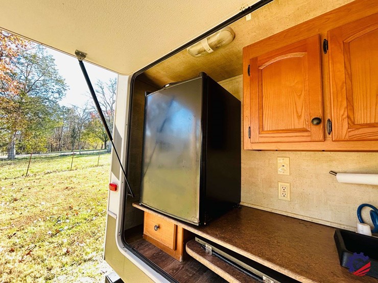 2011-keystone-hornet-platinum-31rbds-t/a-camper-trailer-image-38