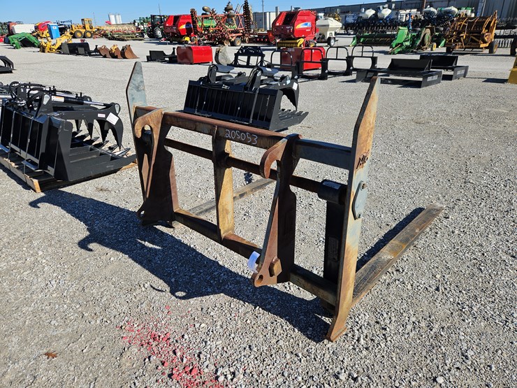 #205053-•-lag-pallet-forks-image-2