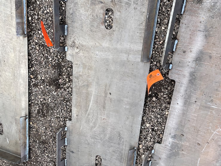 #1226-•-skidsteer-adapter-plates-image-1