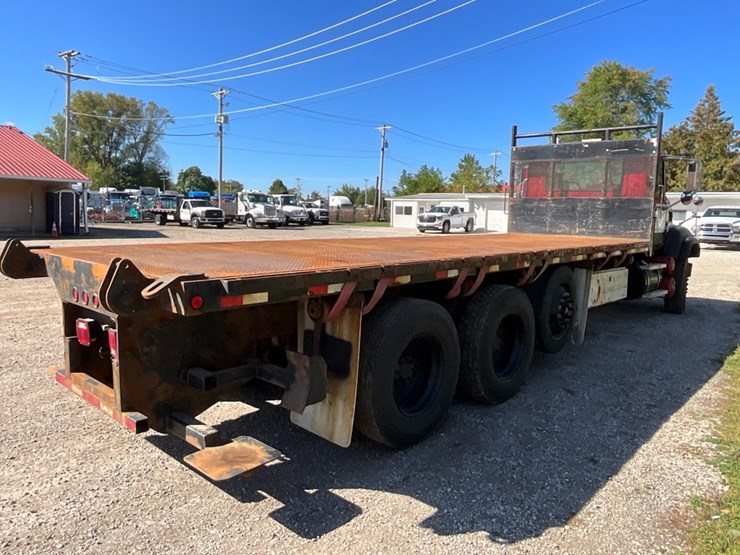 2007-mack-cv713-flatbed-w/-moffett-hookup-image-8