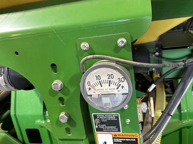 2014-john-deere-db60-image-38