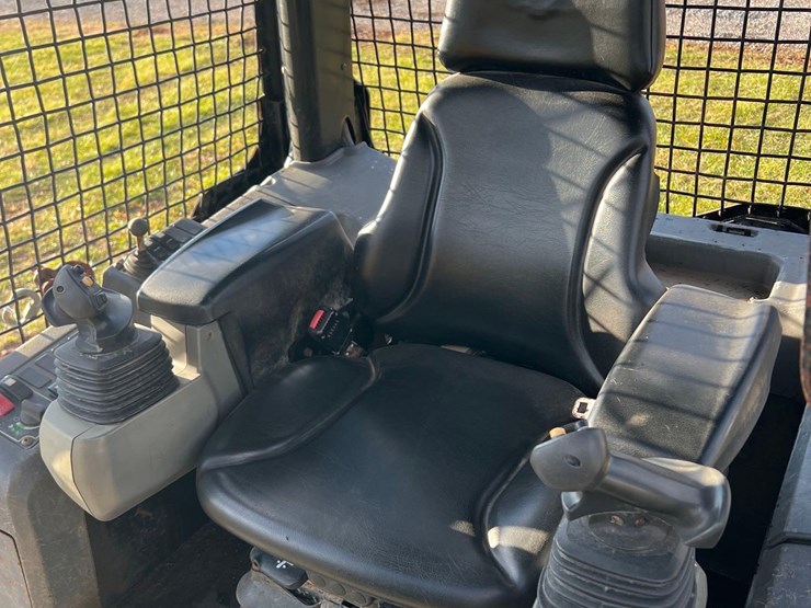 2015-caterpillar-d5k2-lgp-image-16