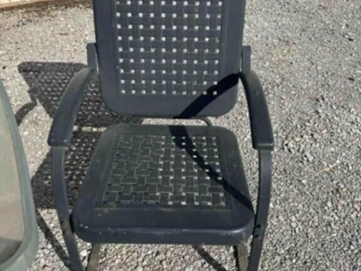 2-x-vintage-metal-chairs-&-outdoor-table-image-2