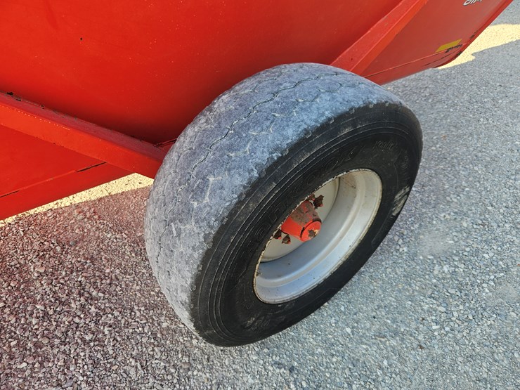 #203718-•-knight-8114-manure-spreader-image-6