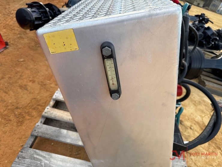 hydraulic-tank,-hoses-and-air-lines-image-3