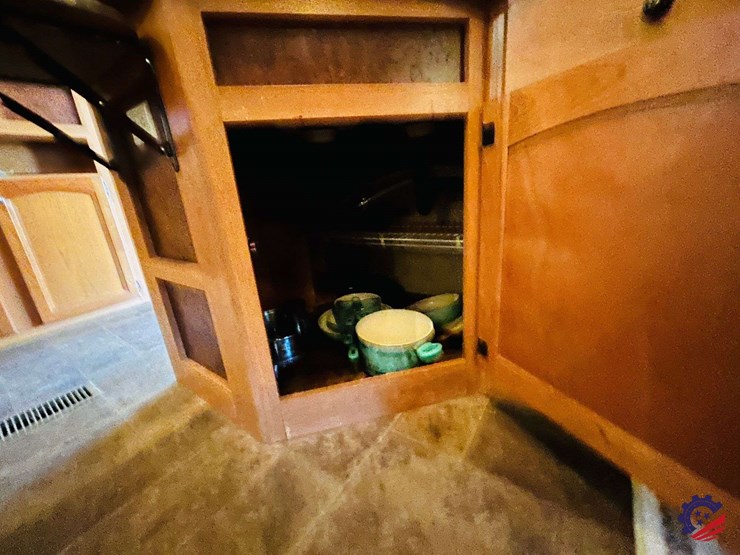 2011-keystone-hornet-platinum-31rbds-t/a-camper-trailer-image-77