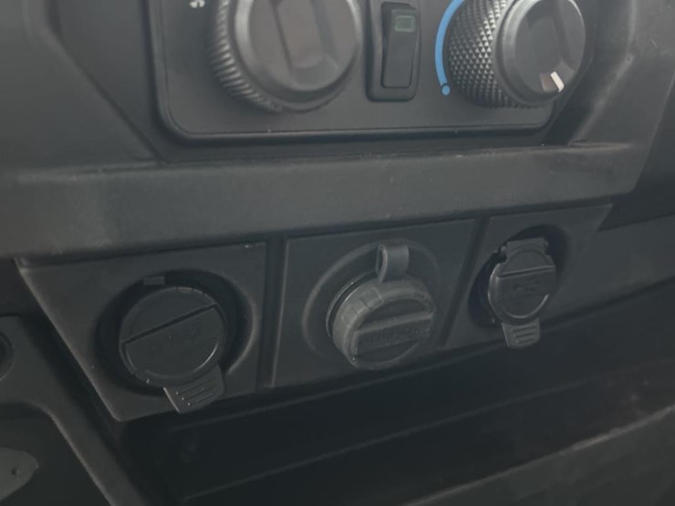 2025-polaris-ranger-xp-image-39