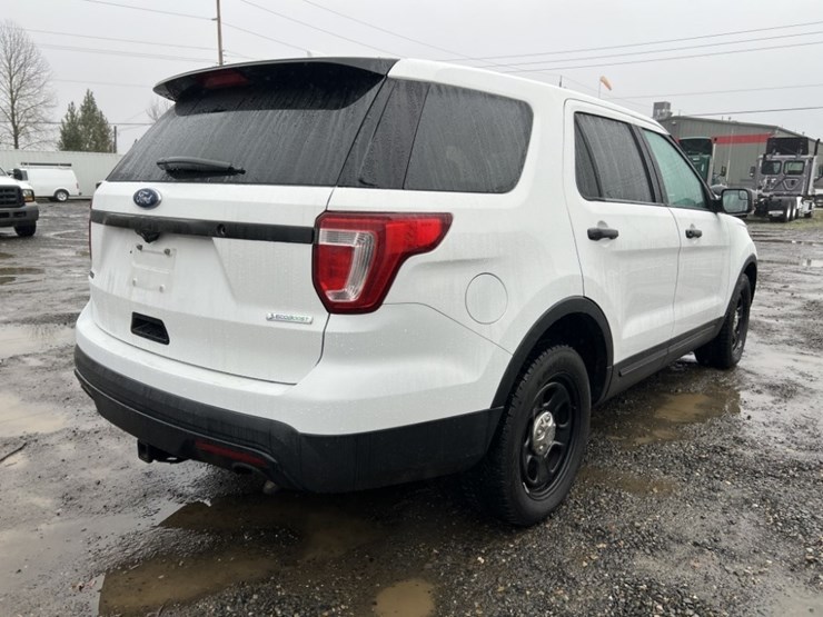2017-ford-explorer-image-4